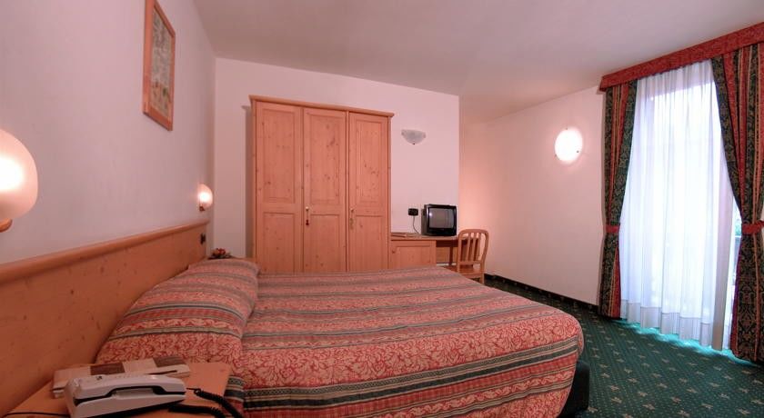 Alp Hotel Dolomiti Dimaro Eksteriør billede