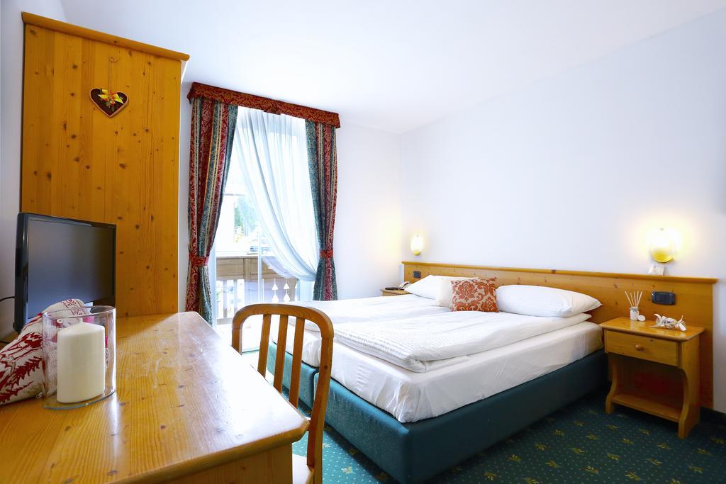 Alp Hotel Dolomiti Dimaro Eksteriør billede