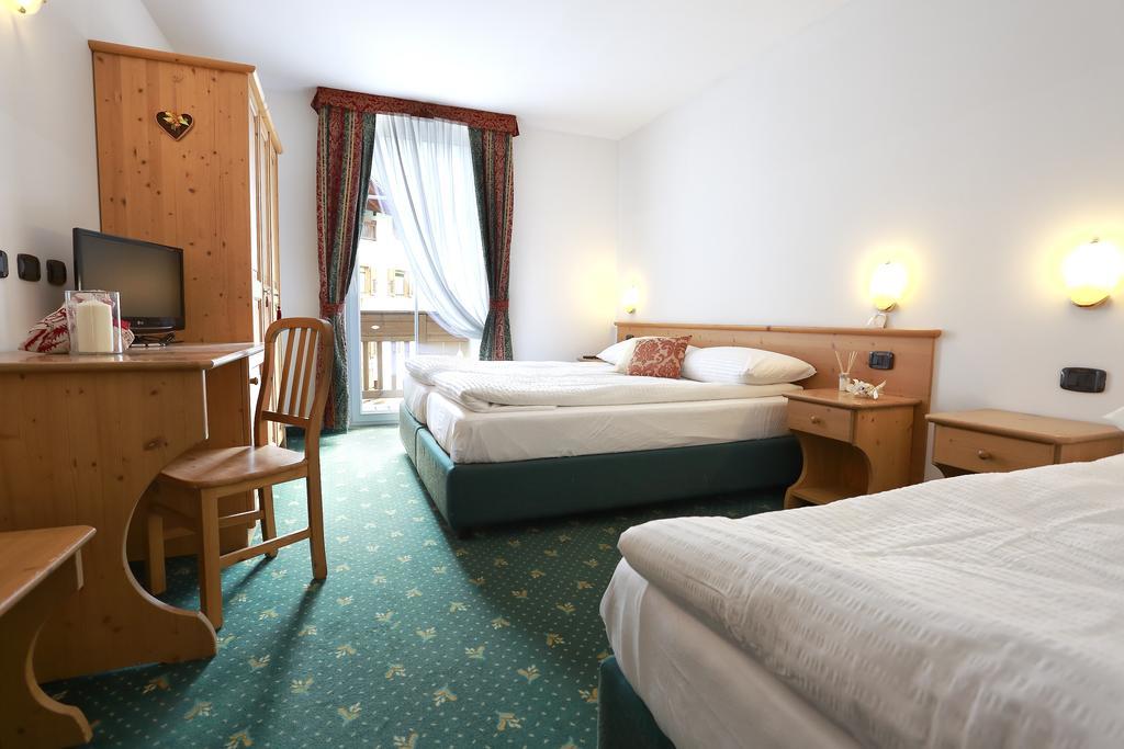 Alp Hotel Dolomiti Dimaro Eksteriør billede